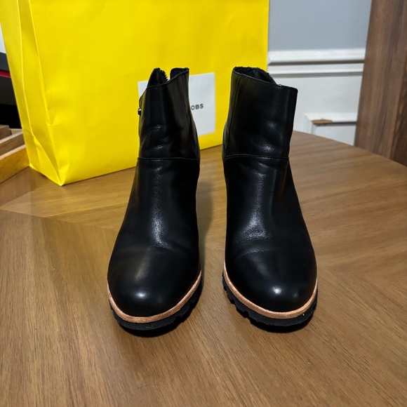 UGG Amal Boot Black Size 10 - Picture 1 of 8